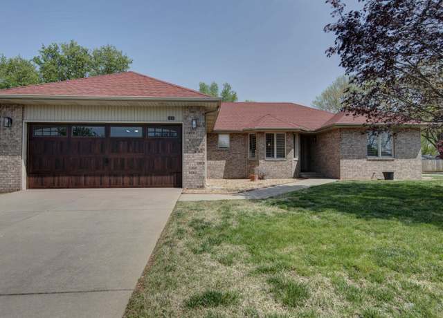 Property at 2860 S Pinehurst Ave, Springfield, MO 65807, 3 beds, 2 baths