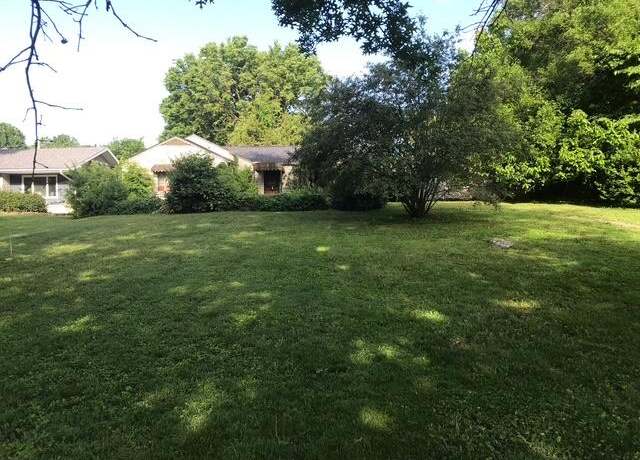 Property at 2391 S Brentwood Blvd, Springfield, MO 65804, 3 beds, 1.5 baths