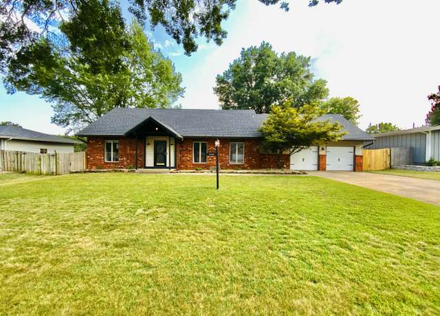 Property at 3550 E Whitehall Dr, Springfield, MO 65809, 3 beds, 2.5 baths