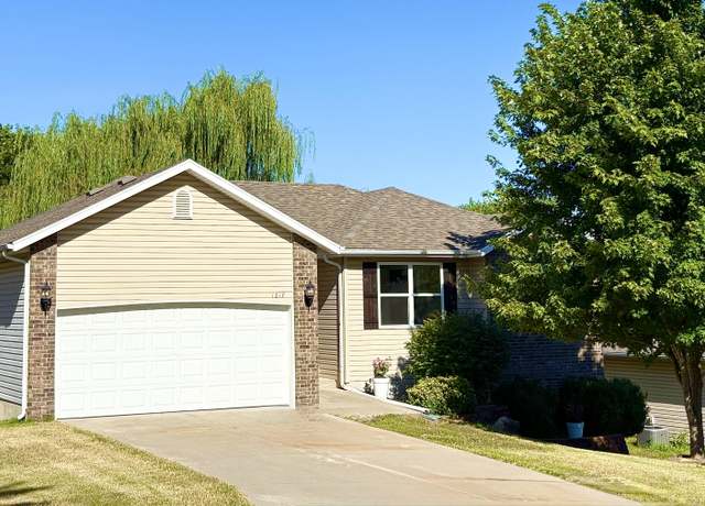 Property at 1217 S 14th St, Ozark, MO 65721, 4 beds, 3 baths
