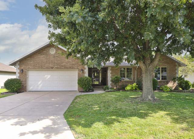 Property at 1011 W Oakhurst St, Nixa, MO 65714, 3 beds, 2 baths