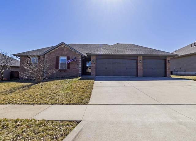 Property at 4900 W Skyler Dr, Springfield, MO 65802, 3 beds, 2 baths