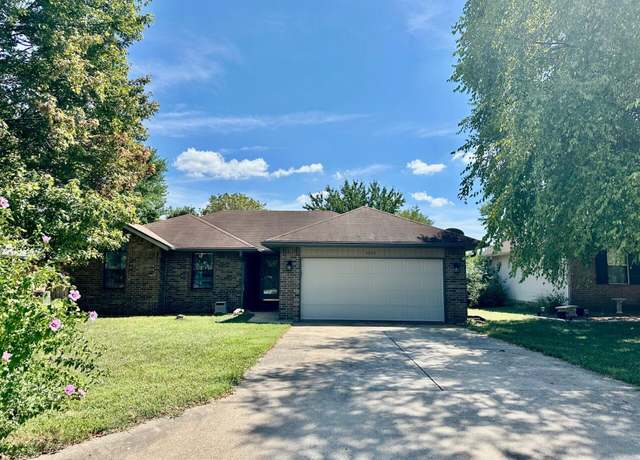 Property at 2236 W Rockwood St, Springfield, MO 65807, 3 beds, 2 baths
