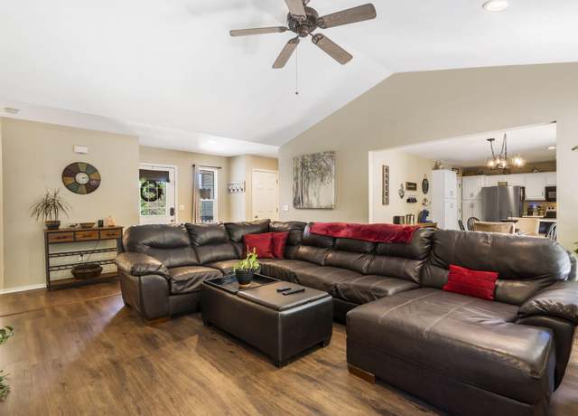 Property at 485 Eagle Dr, Forsyth, MO 65653, 5 beds, 2.5 baths