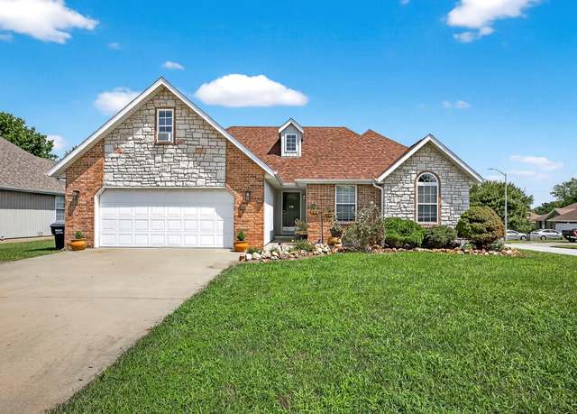 Property at 2931 W Riverside St, Springfield, MO 65807, 3 beds, 2 baths