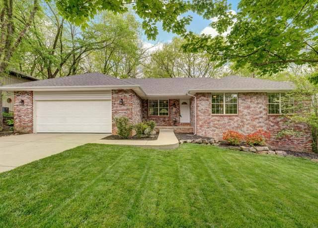 Property at 504 E Mcarthur Dr, Springfield, MO 65810, 4 beds, 3 baths