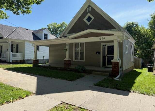 Property at 1206 S Noyes Blvd, St. Joseph, MO 64507, 3 beds, 2 baths