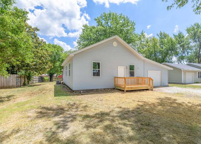 Property at 1005 13th St, Monett, MO 65708, 3 beds, 2 baths