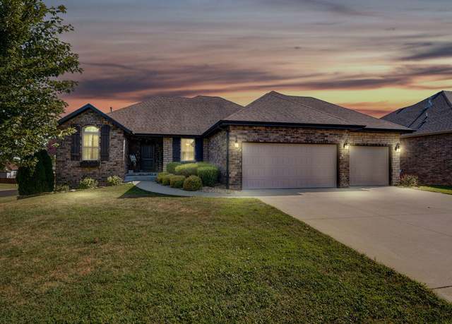 Property at 858 E Weldon Dr, Nixa, MO 65714, 5 beds, 3 baths
