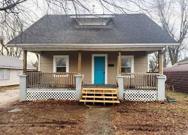 Property at 2116 W Walnut St, Springfield, MO 65806, 3 beds, 2 baths