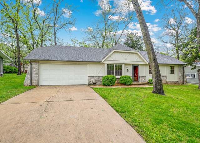 Property at 820 W Rockwood St, Springfield, MO 65807, 3 beds, 2 baths