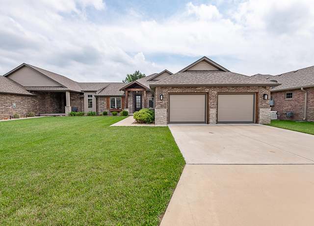Property at 2370 E Cardinal St, Springfield, MO 65804, 3 beds, 2 baths
