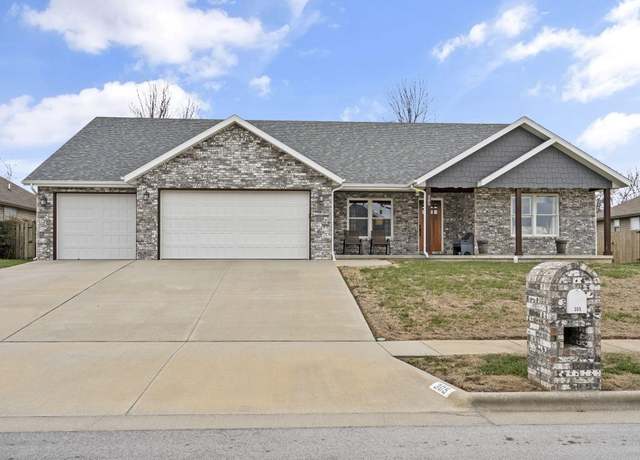 Property at 305 W Meadowgate Dr, Springfield, MO 65803, 2 beds, 1.5 baths