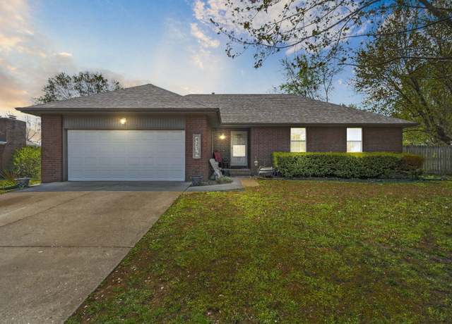 Property at 4236 W La Casa St, Springfield, MO 65802, 3 beds, 2 baths