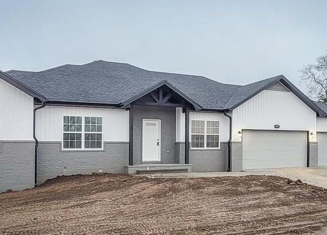 Property at 120 E Acacia Cir, Clever, MO 65631, 3 beds, 2 baths