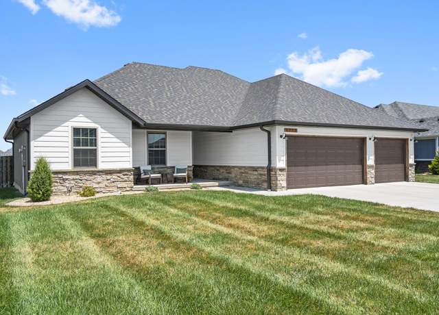 Property at 1777 E Chickamauga Dr, Republic, MO 65738, 4 beds, 2 baths