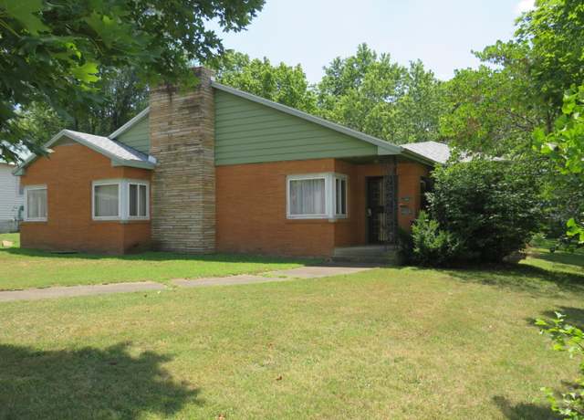 Property at 620 West Main St, West Plains, MO 65775, 3 beds, 2.5 baths
