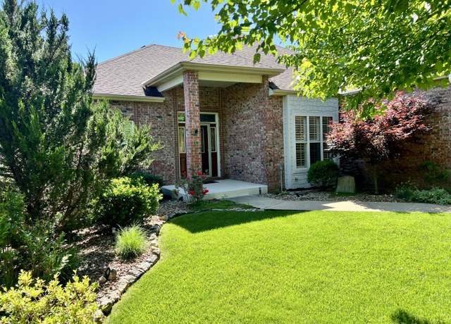 Property at 1207 Ledgestone Cir, Branson West, MO 65737, 4 beds, 3 baths
