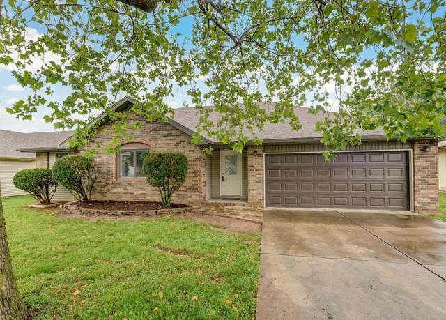 Property at 1436 W Whiteside St, Springfield, MO 65807, 3 beds, 2 baths