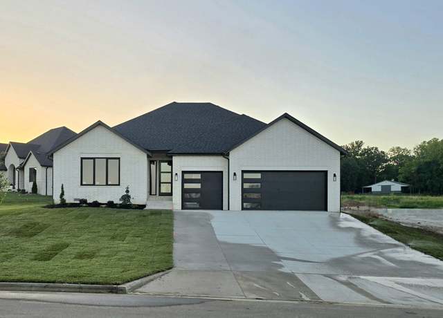 Property at 5153 E Barbarosa Ct, Springfield, MO 65802, 4 beds, 2.5 baths