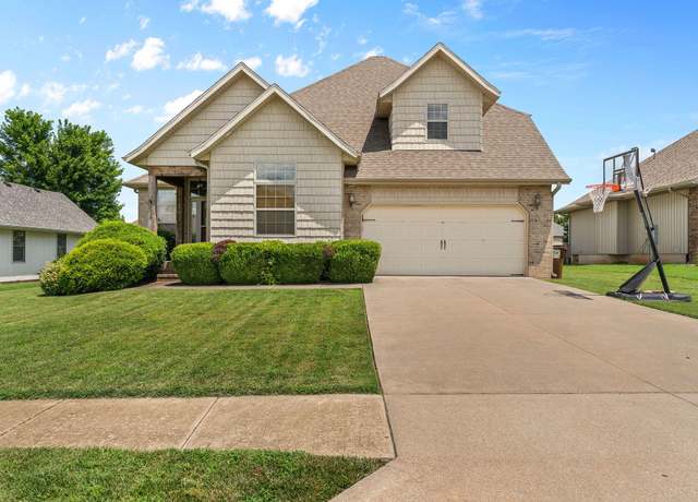 Property at 5548 S Pinehurst Ave, Springfield, MO 65810, 3 beds, 2.5 baths