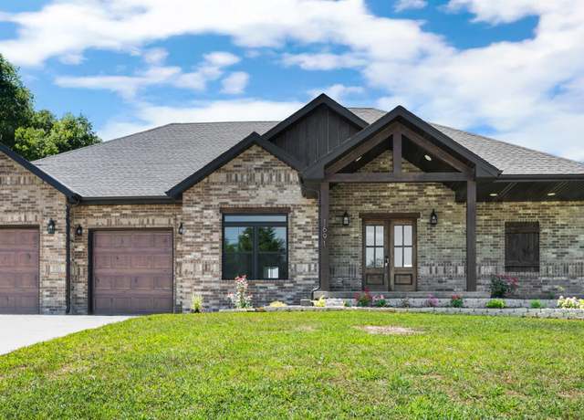 Property at 1691 S Charles Pl, Bolivar, MO 65613, 3 beds, 2 baths