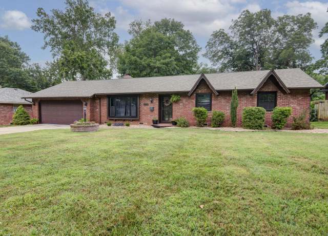 Property at 2036 E Greenwood St, Springfield, MO 65804, 3 beds, 2 baths