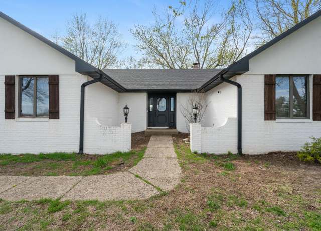 Property at 575 N Lemmon Ave, Bolivar, MO 65613, 5 beds, 3.5 baths