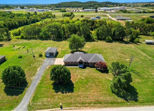 Property at 11264 Oak Hill Ln, Mountain Grove, MO 65711, 3 beds, 2.5 baths