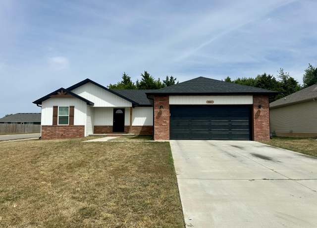 Property at 401 E Rosalie St, Strafford, MO 65757, 3 beds, 2 baths