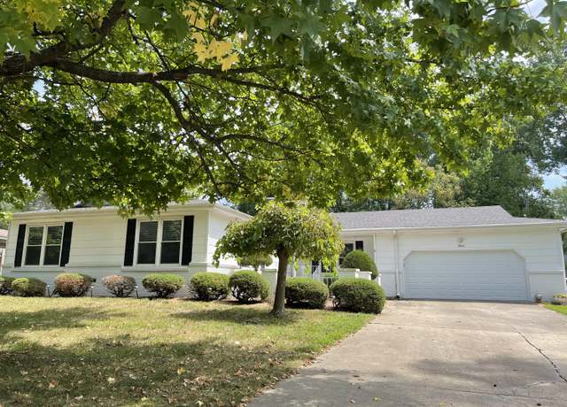 Property at 1960 S Cedarbrook Ave, Springfield, MO 65804, 4 beds, 3 baths