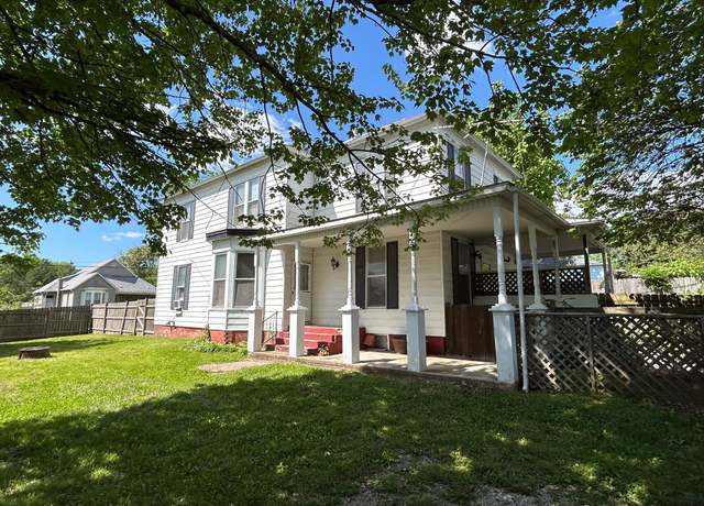 Property at 502 N Center St, Willow Springs, MO 65793, 3 beds, 2 baths