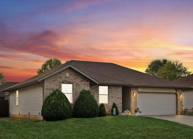 Property at 829 S Canton Ave, Springfield, MO 65802, 3 beds, 2 baths