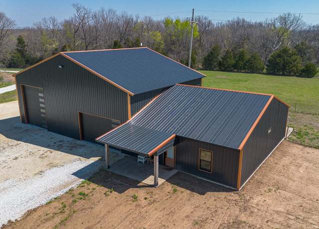 Property at 1798 E 328th Rd, Bolivar, MO 65613, 2 beds, 1.5 baths