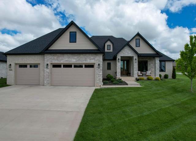 Property at 1510 N Lake Edge Dr, Springfield, MO 65802, 5 beds, 2.5 baths