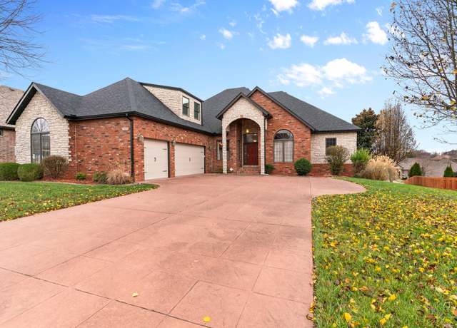 Property at 1350 E Siler Pkwy, Springfield, MO 65810, 5 beds, 3 baths
