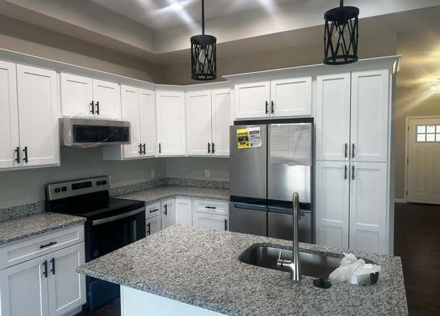 Property at 67 Thorn Rdg Rd, Reeds Spring, MO 65737, 3 beds, 2 baths