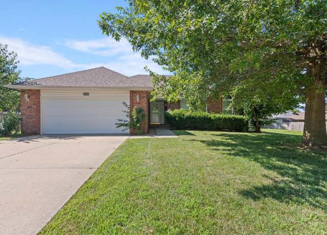 Property at 3702 W Riverside St, Springfield, MO 65807, 3 beds, 2 baths