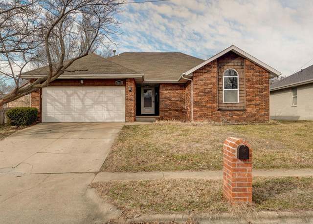 Property at 2355 E Harrison St, Springfield, MO 65802, 3 beds, 2 baths