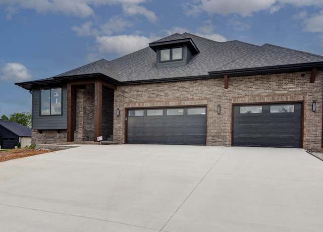 Property at 6059 S Clay Ave, Springfield, MO 65810, 3 beds, 2.5 baths