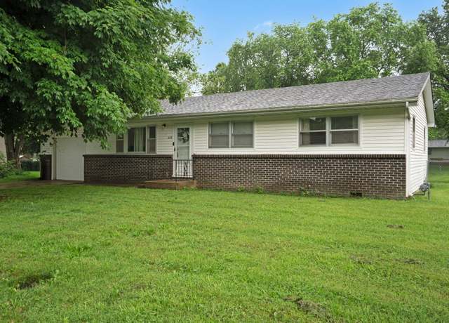 Property at 668 W Springfield St, Aurora, MO 65605, 3 beds, 1 bath