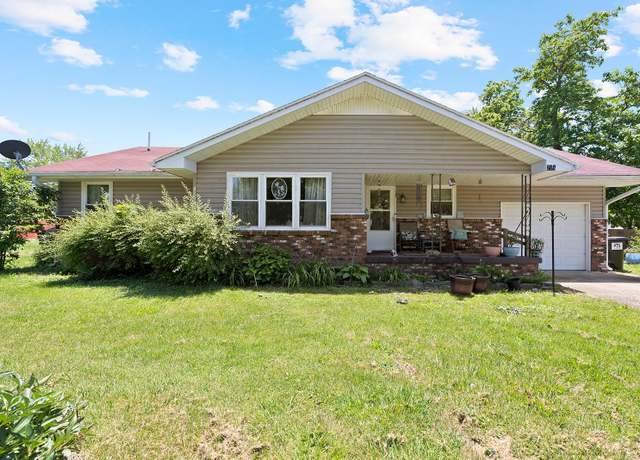 Property at 214 E Center Ave, Seymour, MO 65746, 3 beds, 1.5 baths