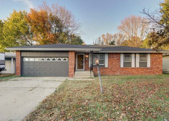 Property at 1317 E Sunset St, Springfield, MO 65804, 3 beds, 2 baths