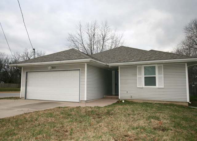 Property at 611 N Park Ave, Springfield, MO 65802, 3 beds, 2 baths