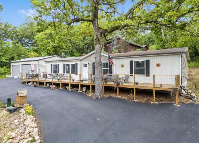 Property at 282 Scenic Dr, Hollister, MO 65672, 3 beds, 2 baths