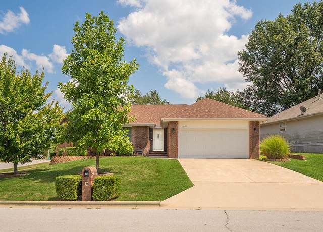 Property at 220 N Duke Ave, Springfield, MO 65802, 3 beds, 2 baths