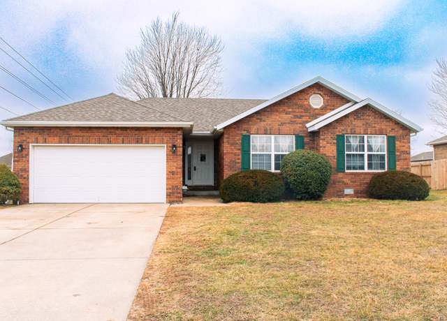 Property at 775 Aspen St, Marshfield, MO 65706, 3 beds, 2 baths