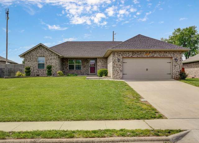 Property at 678 E Simpson St, Willard, MO 65781, 3 beds, 2 baths