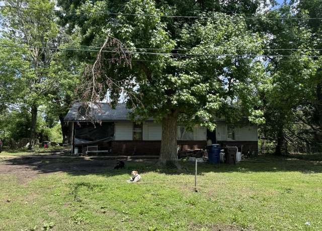 Property at 4229 W Maple St, Springfield, MO 65802, 2 beds, 1 bath