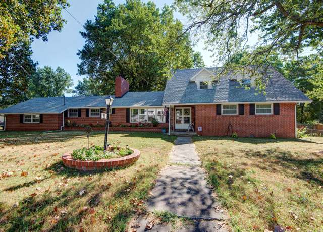 Property at 436 S Airwood Ave, Springfield, MO 65802, 4 beds, 2.5 baths